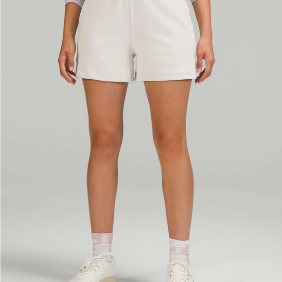 NWOT Lululemon Softstreme High-Rise Short 4" - Picture 2 of 10